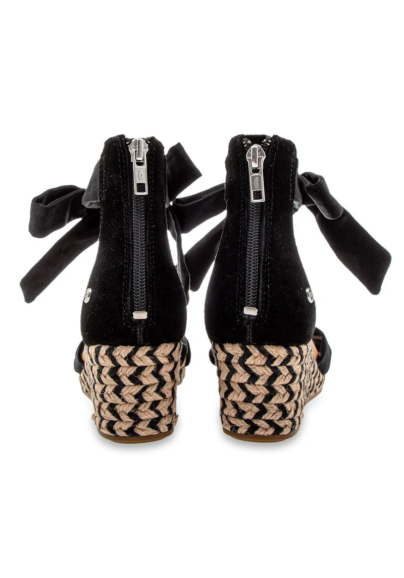 W Yarrow black canvas