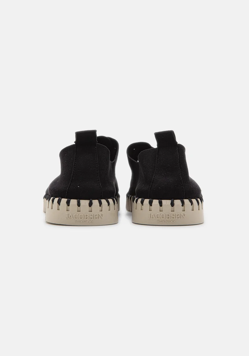 Flats for Men black