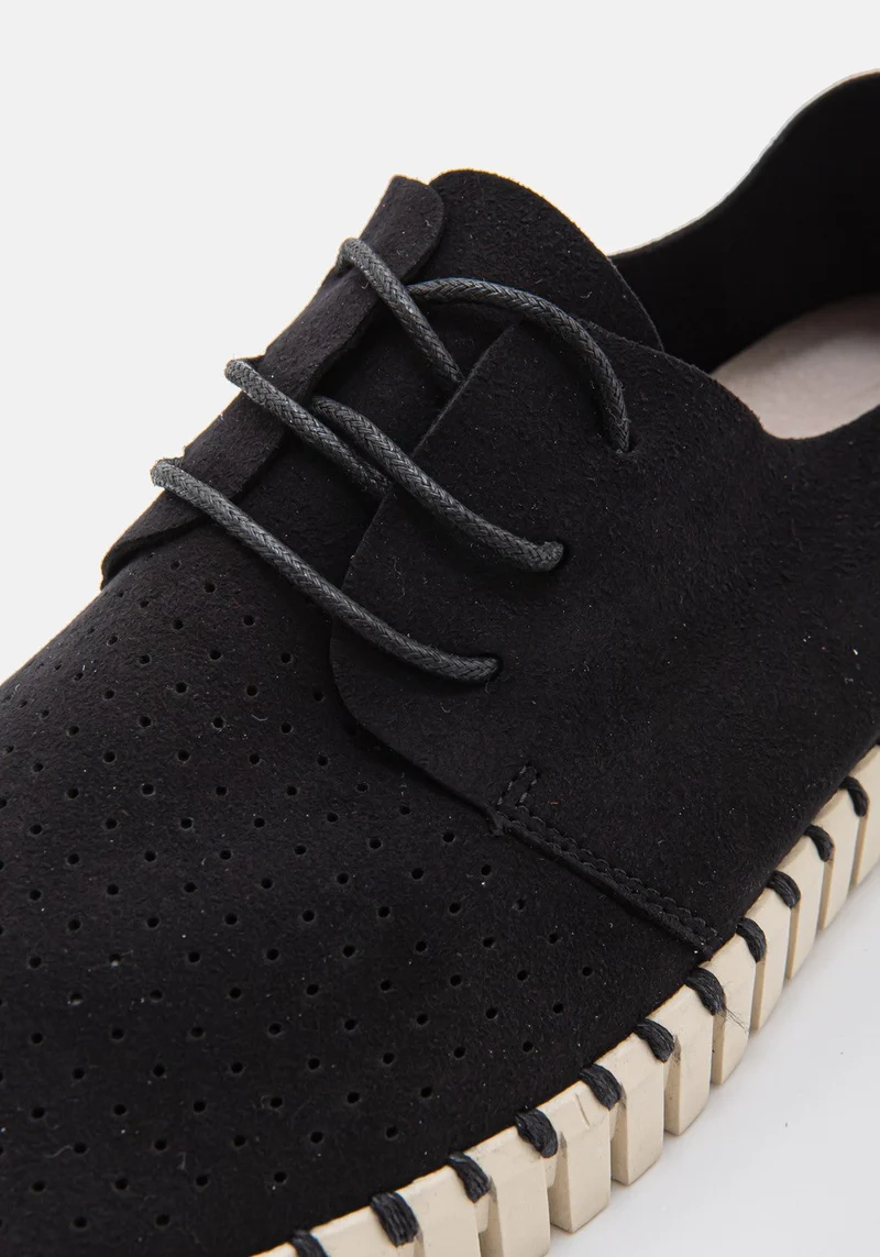 Flats for Men black