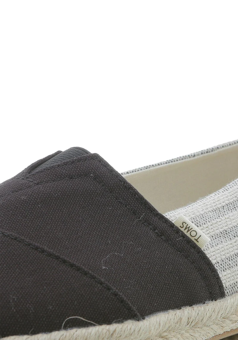 10013539 MN University Classics black