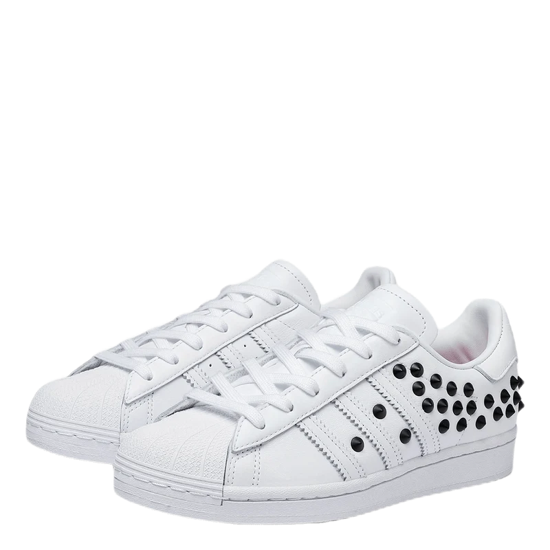 Superstar W White