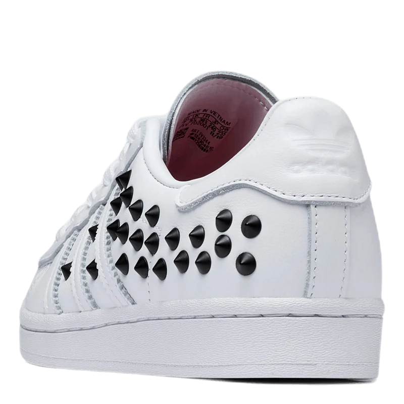 Superstar W White
