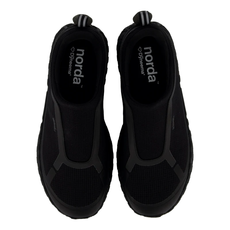 Norda 003 Pitch Black