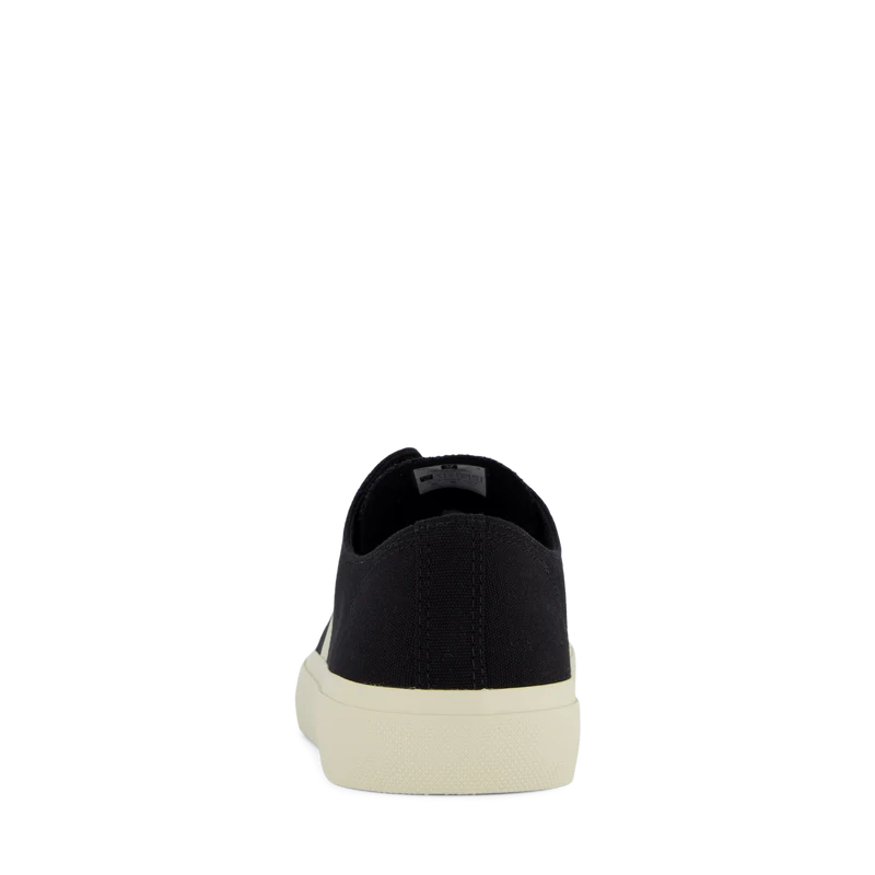 Wata Ii Low Canvas Black Pierre